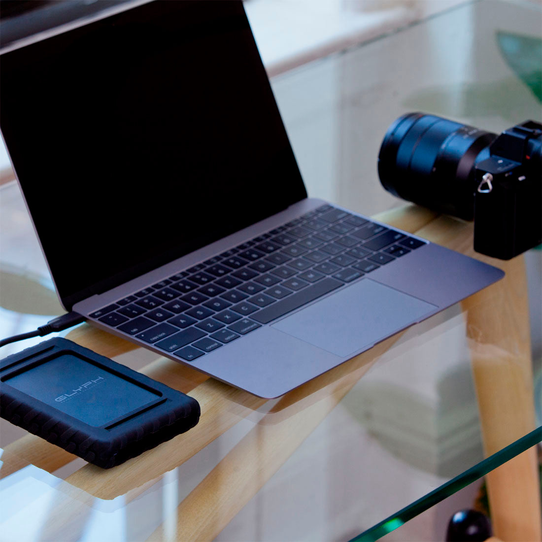 Glyph Blackbox Plus mobile rugged external hard drive 5400rpm USB-C (compatible with USB 3.0/2.0 Thunderbolt 3) lifestyle