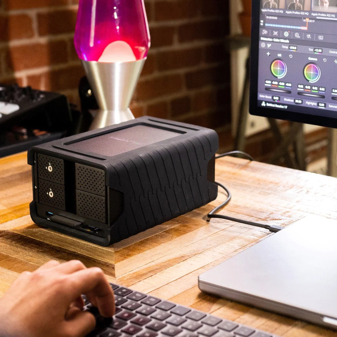 Glyph Blackbox Pro RAID 2-bay Enterprise Class 7200rpm hardware RAID Thunderbolt 3 lifestyle