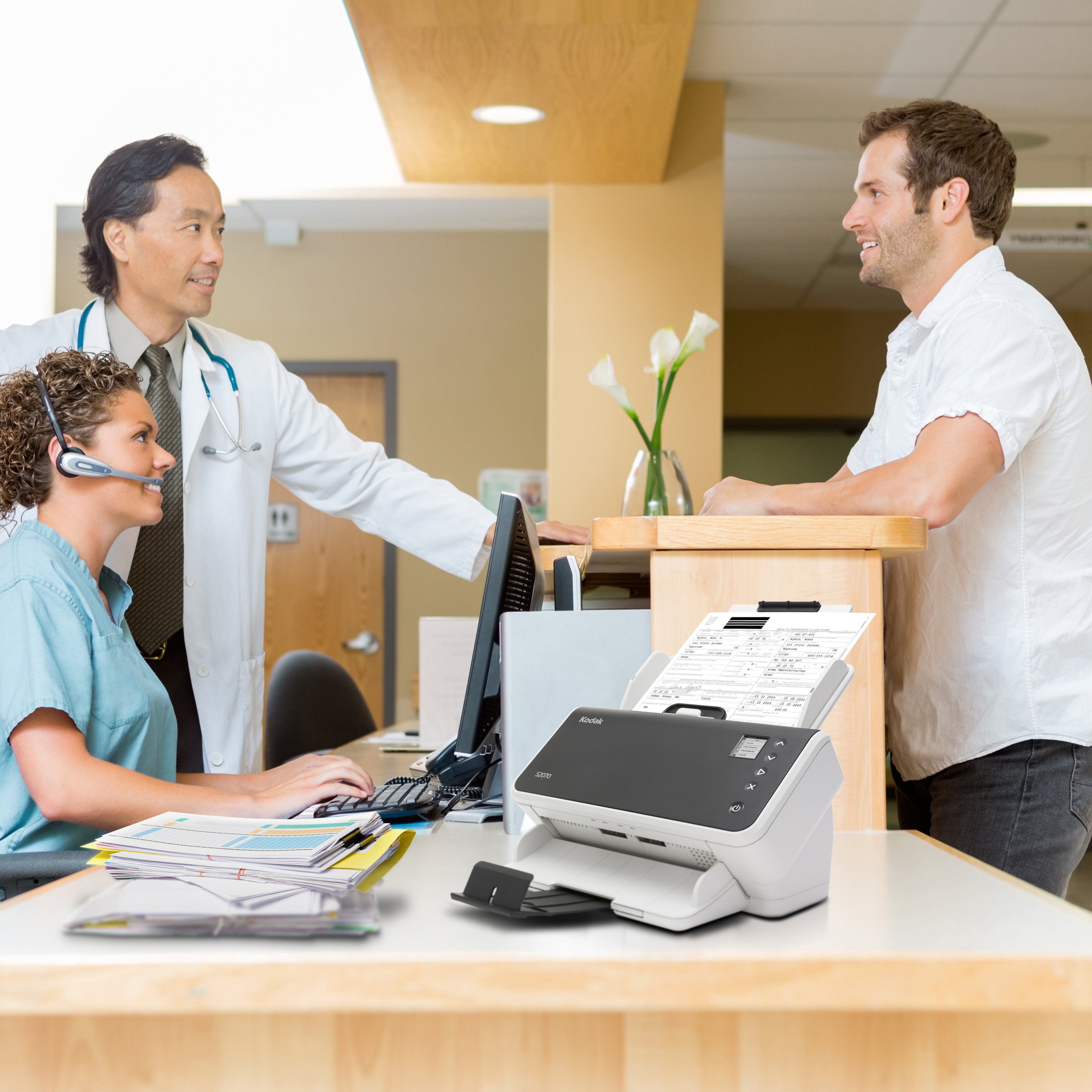 Kodak Alaris S2050 A4 50ppm 600 dpi document scanner USB-C (USB 3.2 Gen 1) lifesyle