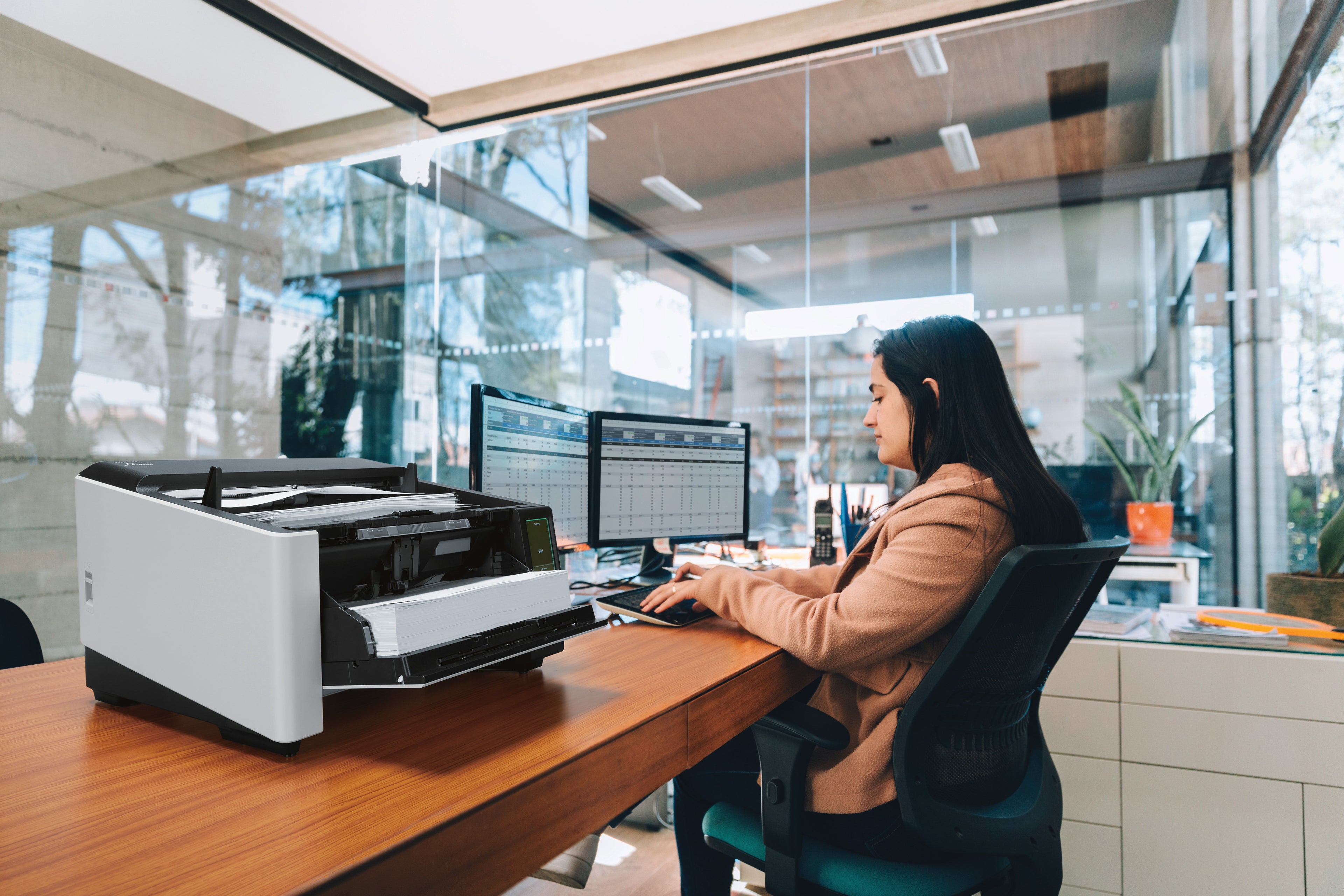 Ricoh fi-8950 production document scanner 600dpi 150ppm 750 sheet ADF USB 3.2 & Gigabit LAN lifestyle